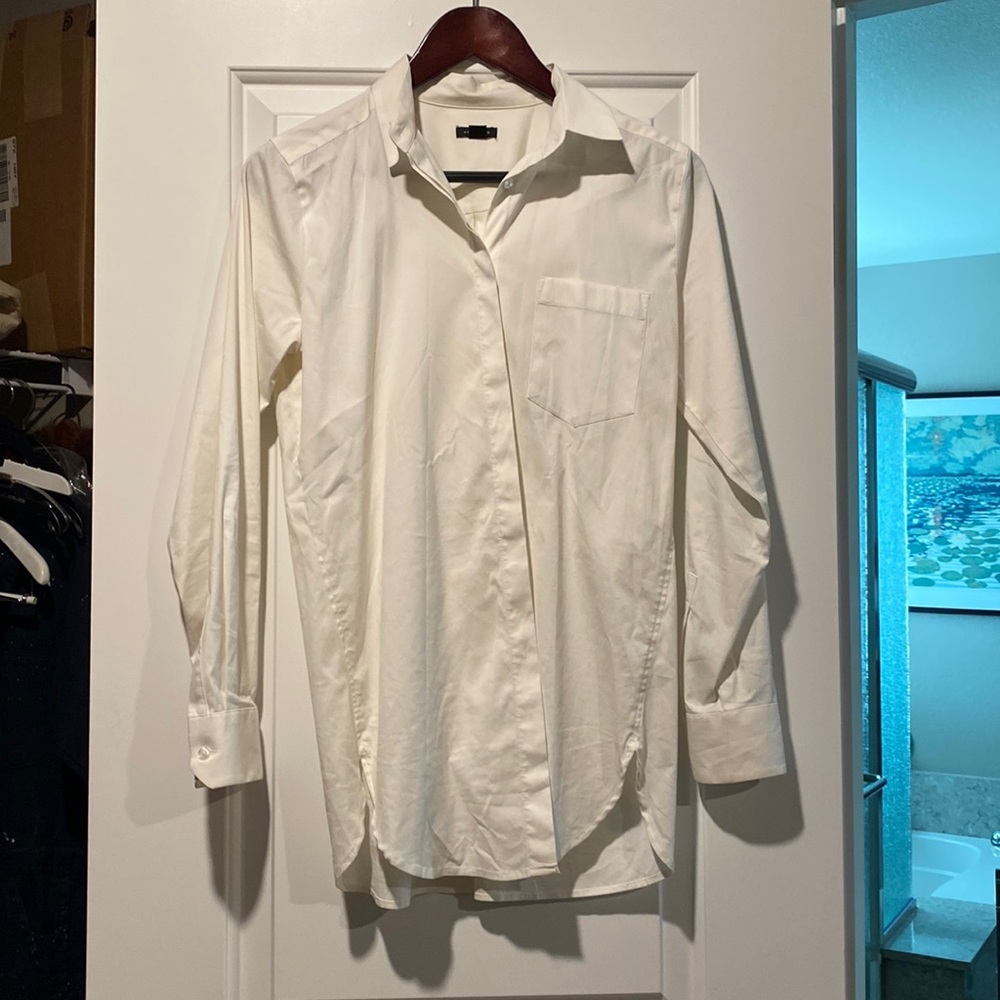 Ann Taylor Cotton like button down blouse, color white